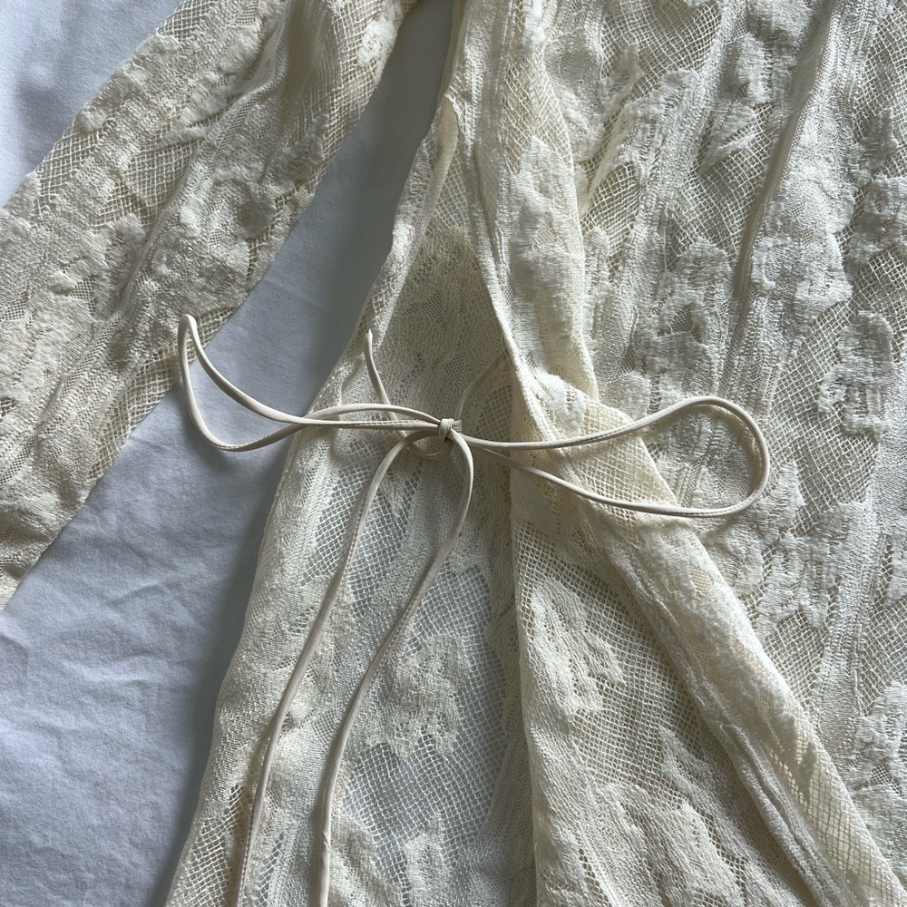 Elegant Cream Lace Long Sleeve Tunic - Picture 8 of 11